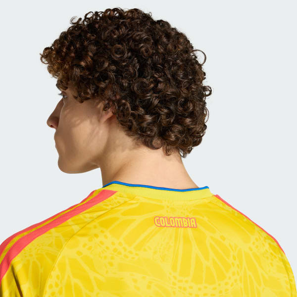 https://assets.adidas.com/images/w_600,f_auto,q_auto/4913c1916e024c18ac117f0de49b234a_9366/Camisa_I_Selecao_da_Colombia_26_Amarelo_JL6972_42_detail.jpg