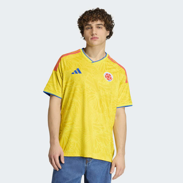 https://assets.adidas.com/images/w_600,f_auto,q_auto/cb30bb7e33dc49afa7d3dcb0da3bdb4a_faec/Camisa_I_Selecao_da_Colombia_26_Amarelo_JL6972_db21_mdl.jpg